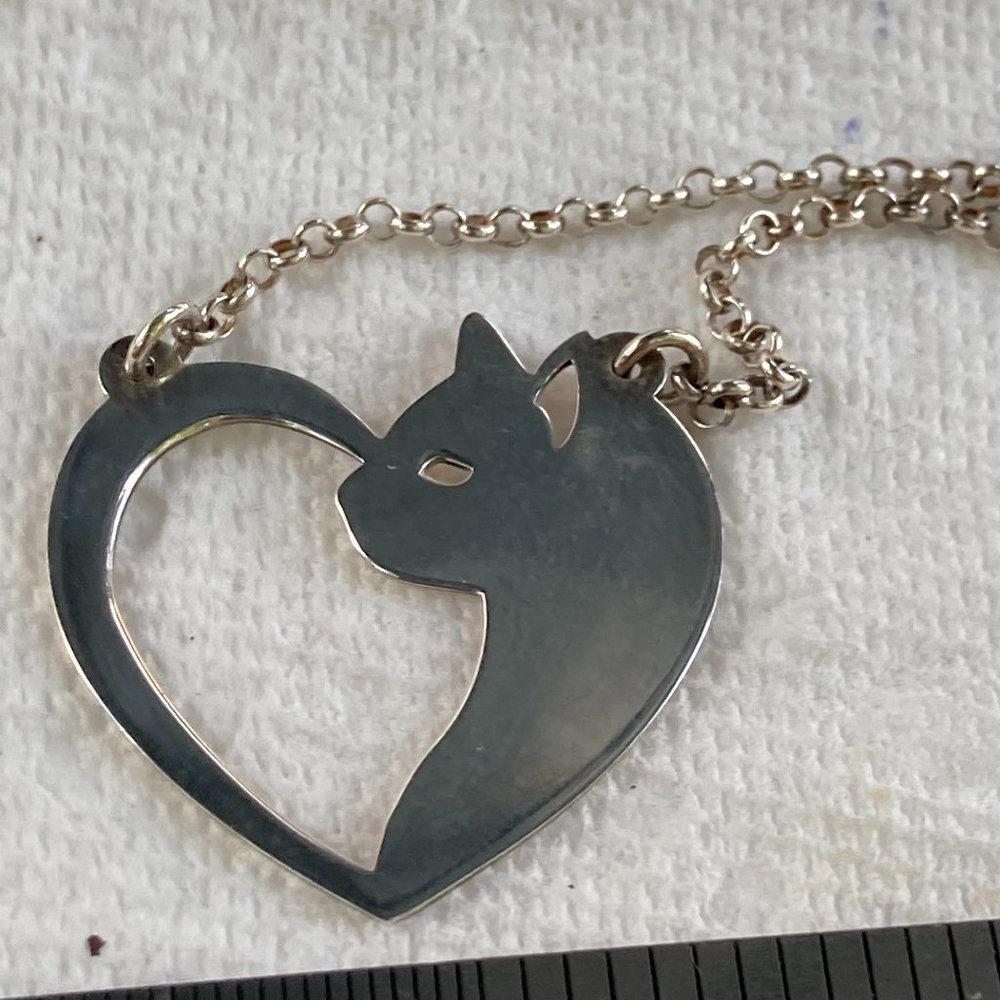 RS sterling silver cat/heart pendant on sterling silver chain